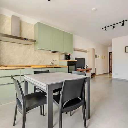 Gzr F51 Bedroom In Penthouse Gzira
